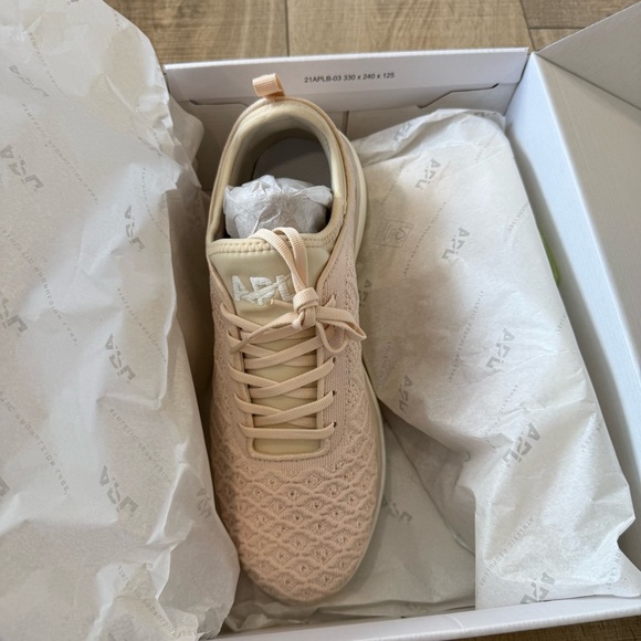 APL Techloom Phantom Knit Running Shoes Athletic Sneakers Beach Ivory Size 11 - Picture 2 of 3